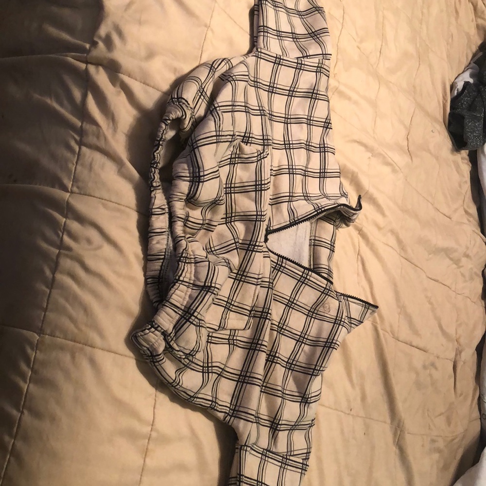 Cropped patterned hoodie